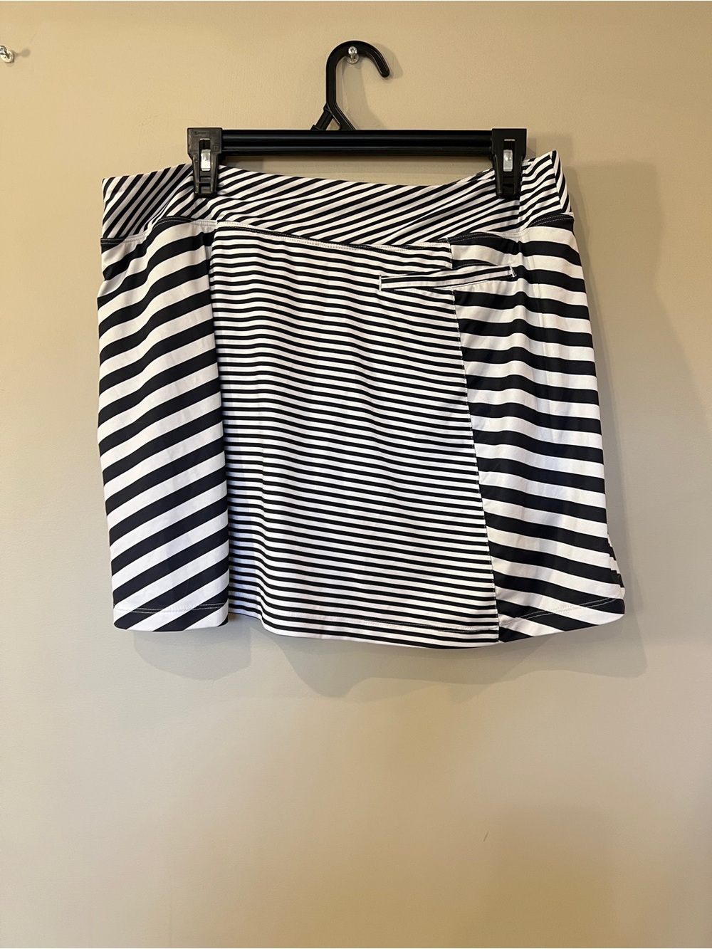 Nike Golf Dri-FIT Skort Women’s XL Black White Striped Tennis/Golf Skirt - Picture 3 of 5